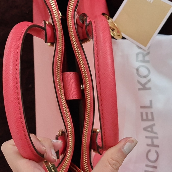 Michael Michael Kors leather handbag - Picture 4 of 8